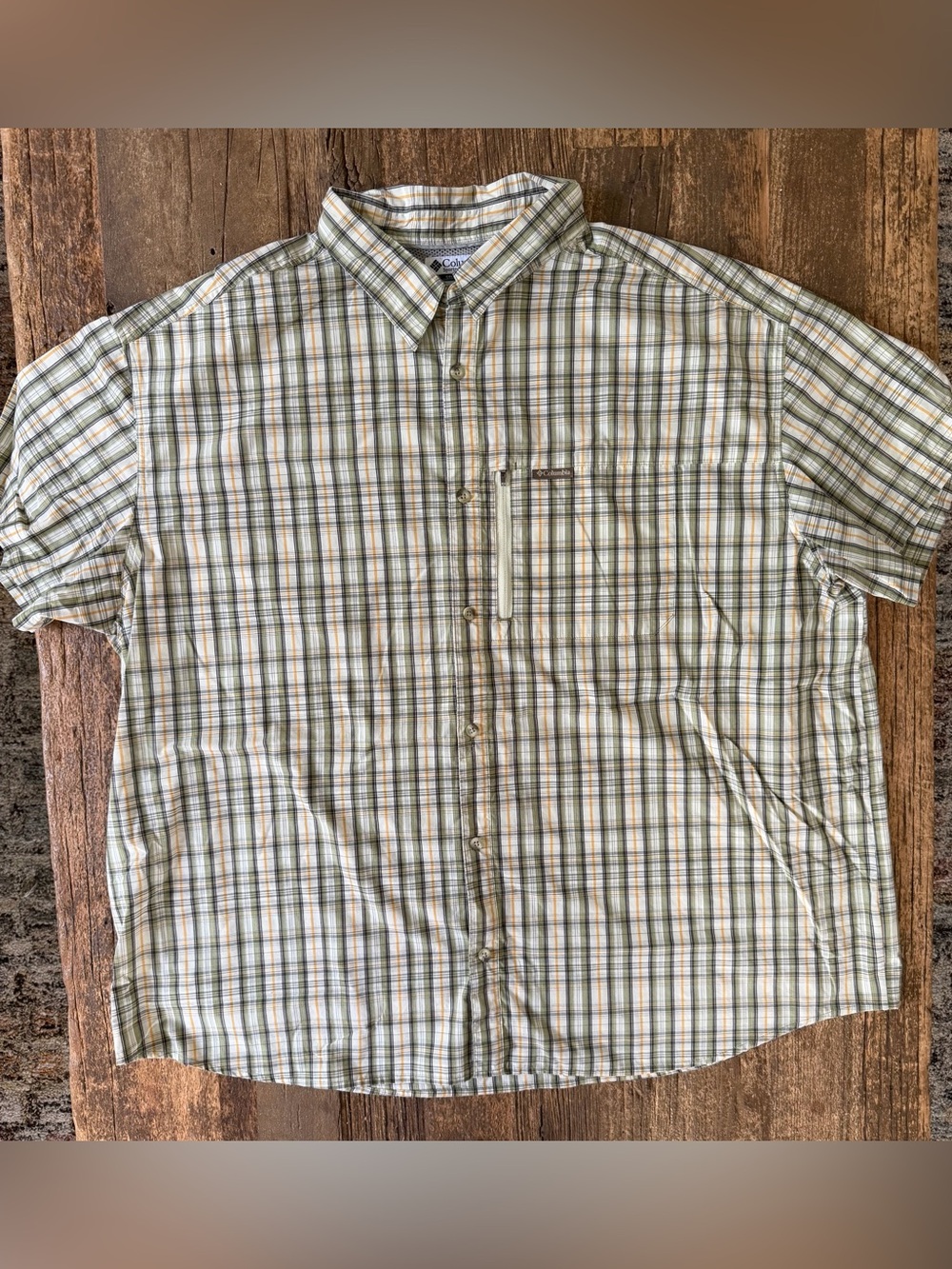Columbia Men’s 4X Plaid Vented Short Sleeve Hiking Fishing Shirt